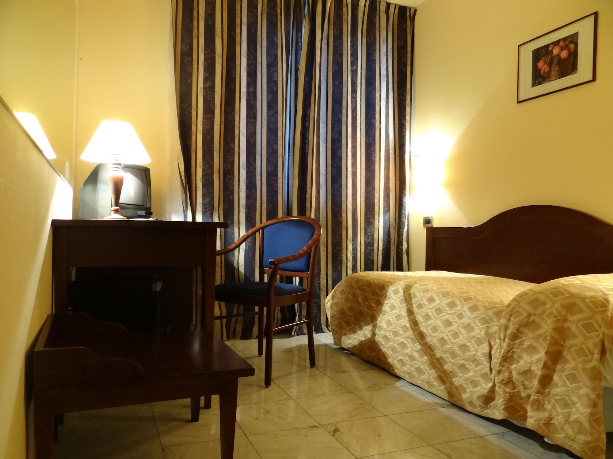Hotel Albatros Каленцано Экстерьер фото