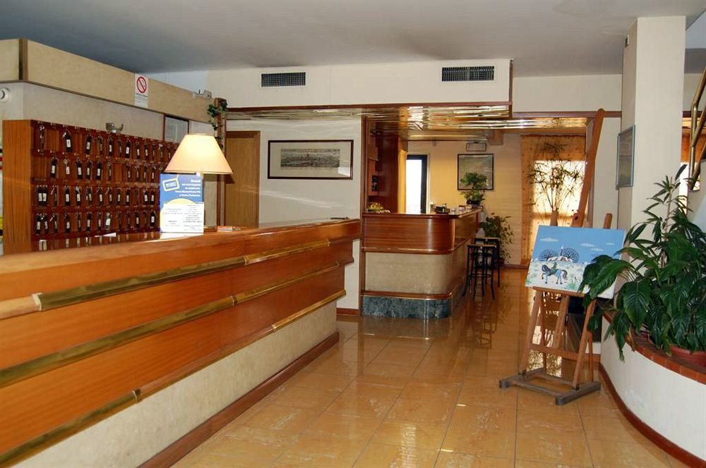 Hotel Albatros Каленцано Экстерьер фото