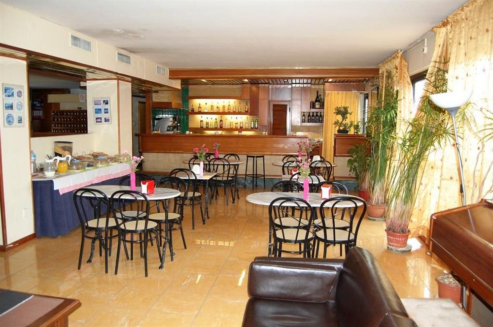 Hotel Albatros Каленцано Экстерьер фото