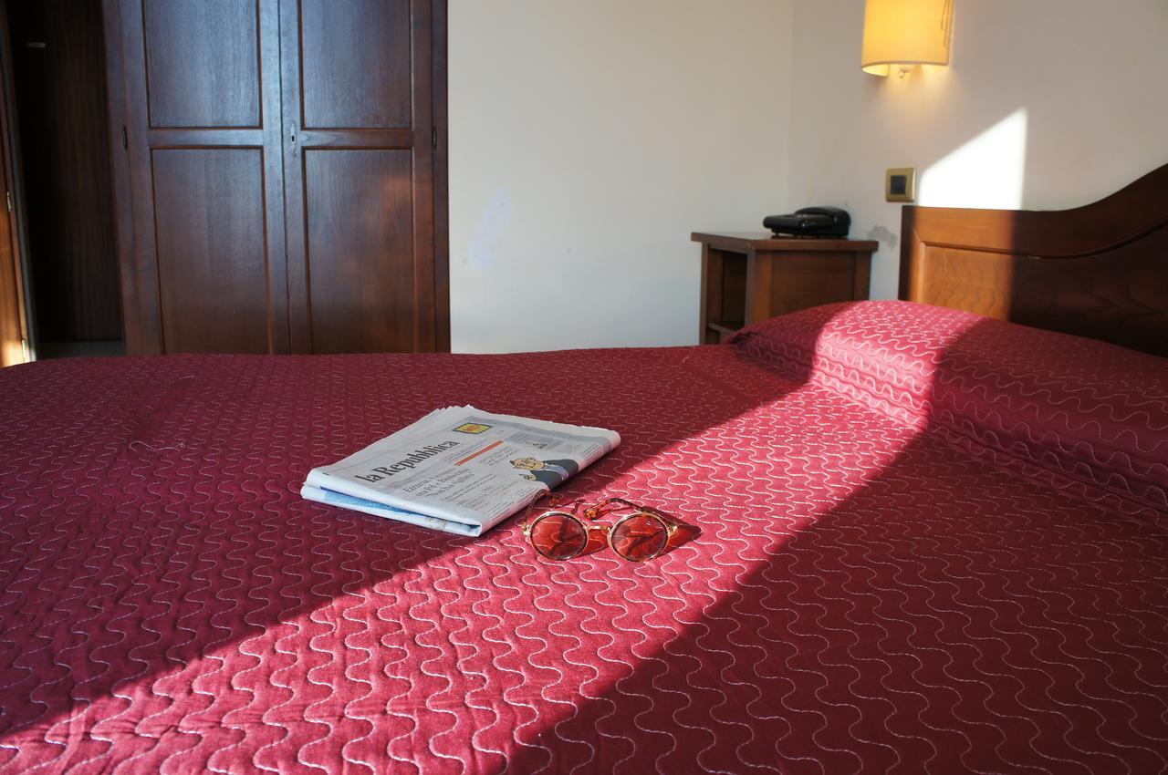 Hotel Albatros Каленцано Экстерьер фото