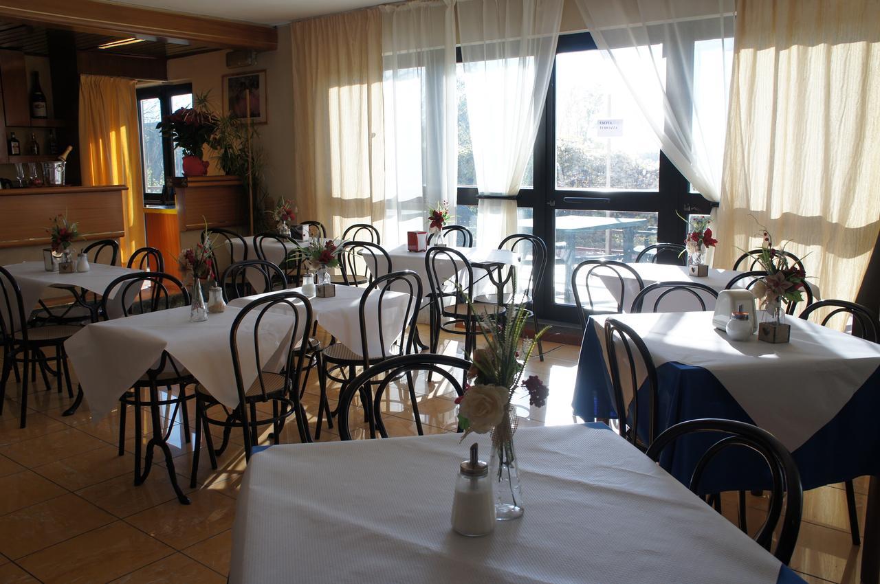 Hotel Albatros Каленцано Экстерьер фото