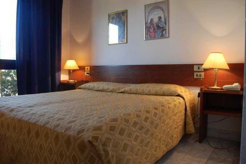Hotel Albatros Каленцано Экстерьер фото