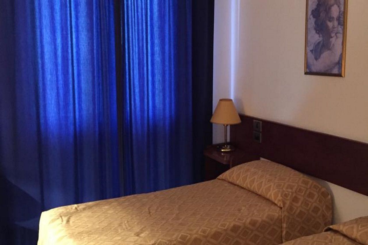 Hotel Albatros Каленцано Экстерьер фото
